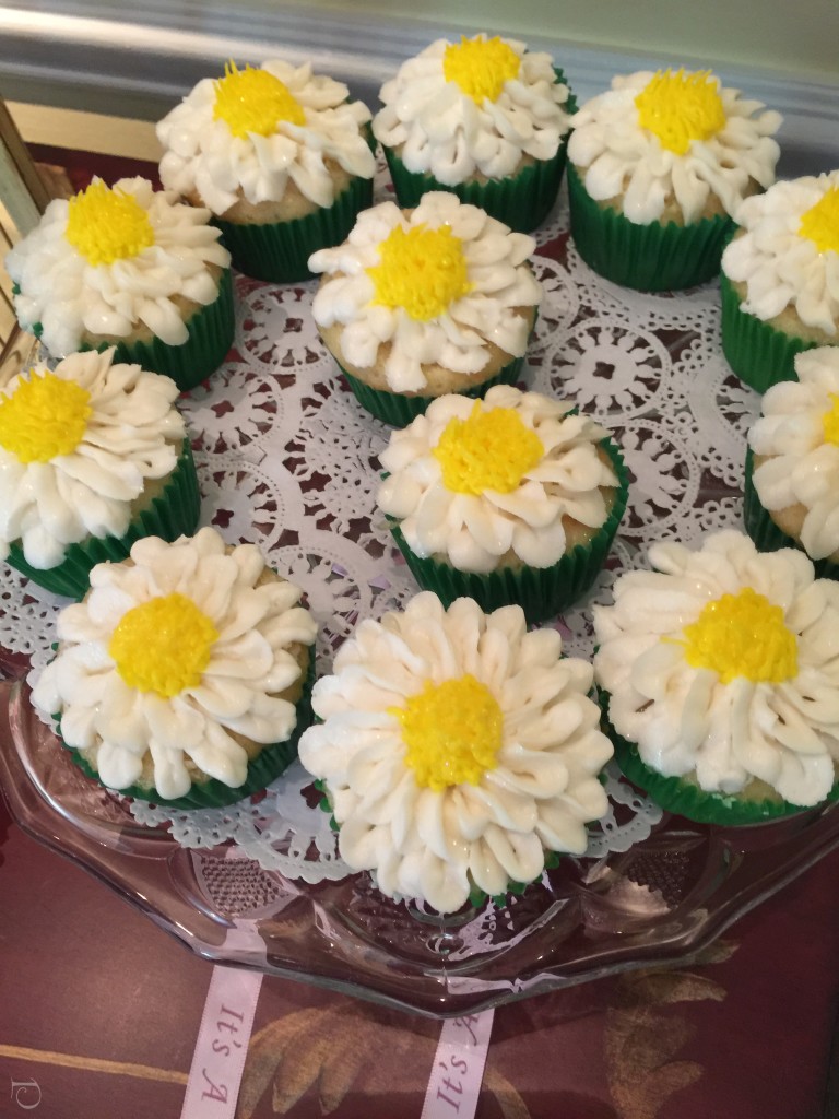 Daisy baby shower cupcakes